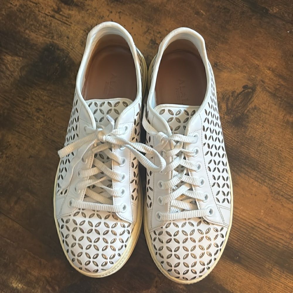 ALAÏA
White laser-cut leather sneaker size 35 / excellent - Picture 6 of 13
